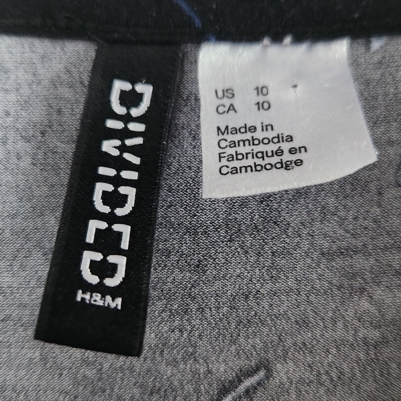 Divided Grey Knit Top with Black Brand Tag - Picture 2 of 4